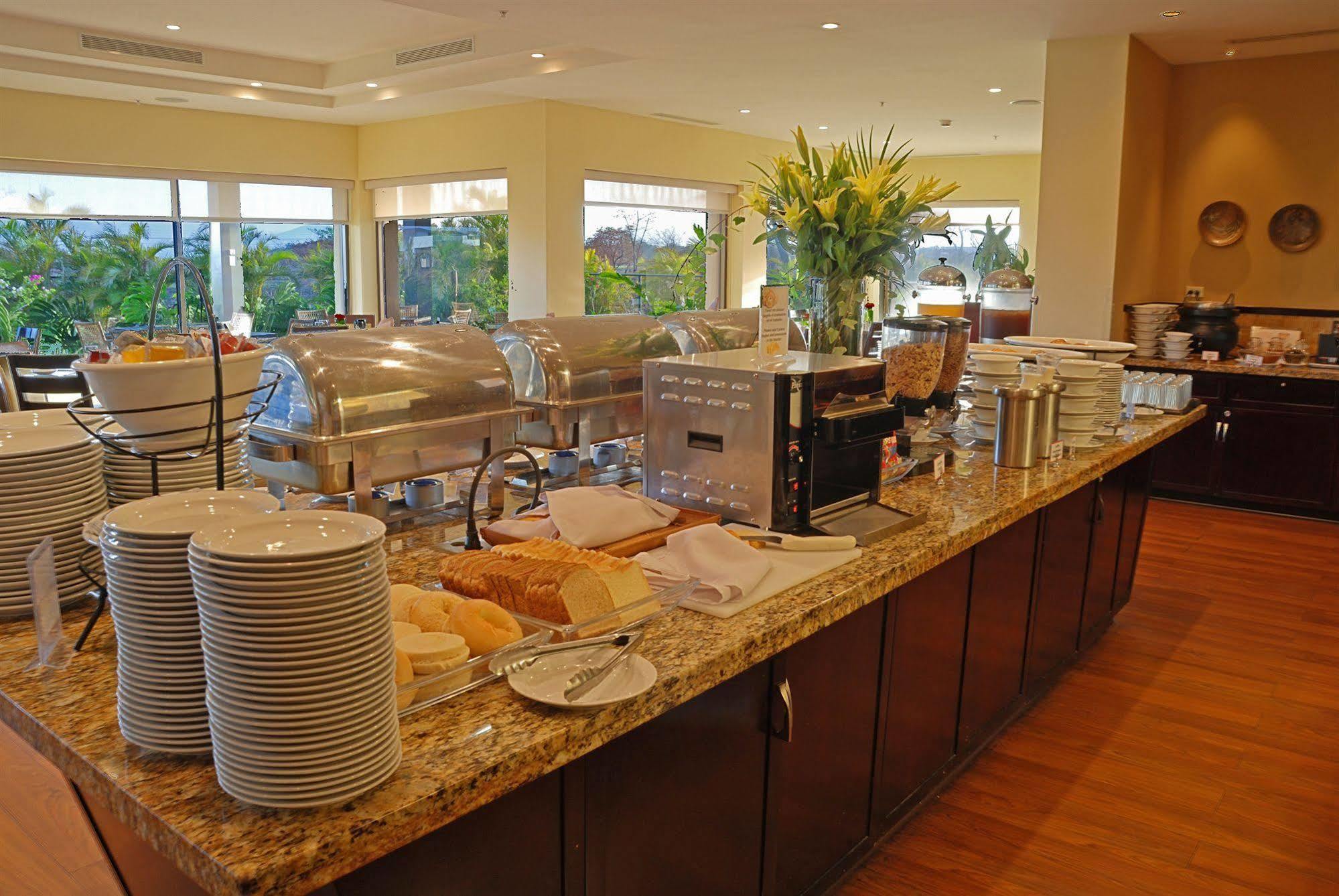 Hotel Hilton Garden Guanacaste Airport 3*